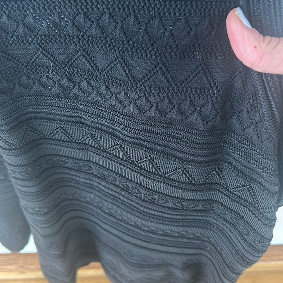 🌿White House | Black Market Black Sleeveless Textured Sweater Tank Top, size XS🌿 - Picture 3 of 5